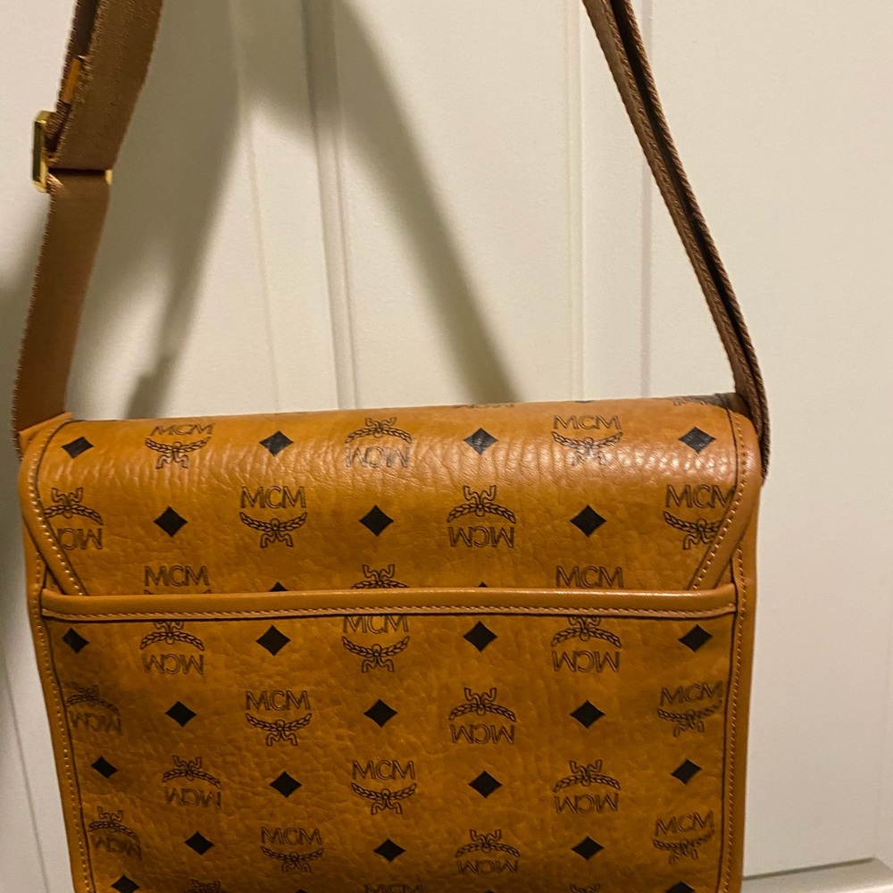“MCM” SIGNATURE COGNAC.